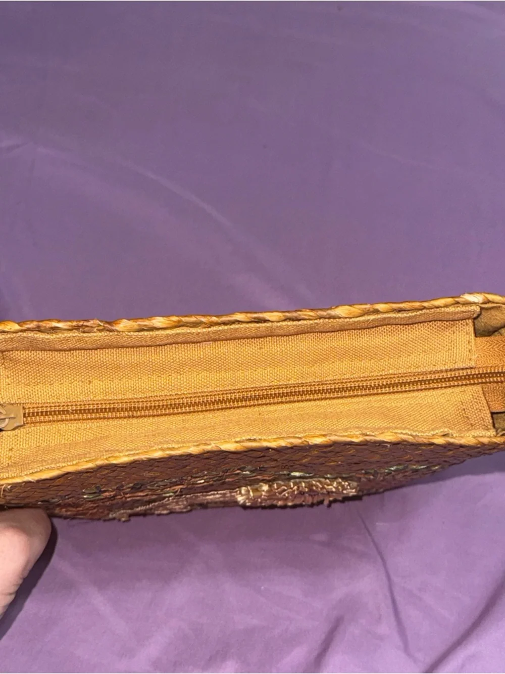 Woven Lion Embroidered Purse - Picture 5 of 9